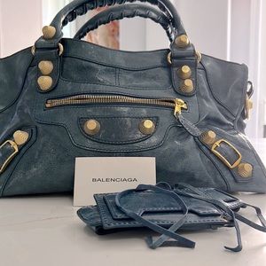 FYI : PRE-LOVED purchased. Classic Balenciaga bag. No receipt. No box.